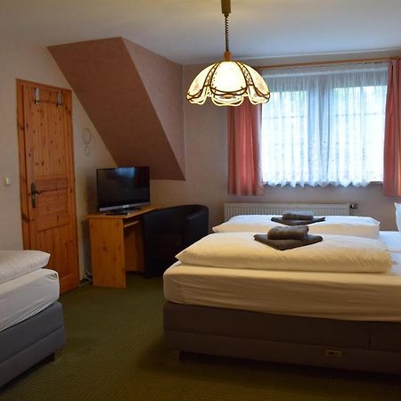 Landhotel "Lichte Aue" Lichtenau Stutzengrun エクステリア 写真