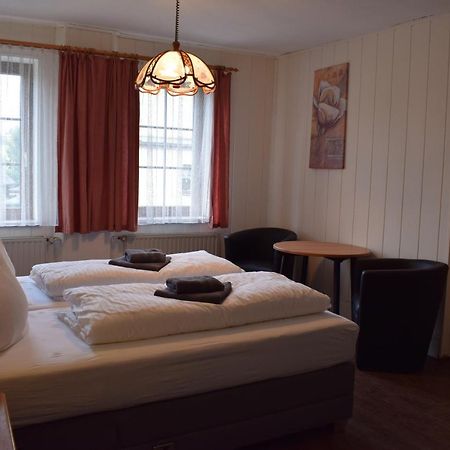 Landhotel "Lichte Aue" Lichtenau Stutzengrun エクステリア 写真