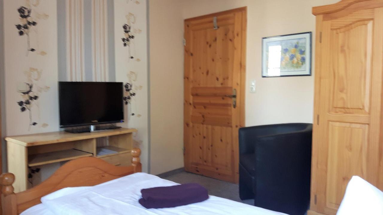 Landhotel "Lichte Aue" Lichtenau Stutzengrun エクステリア 写真