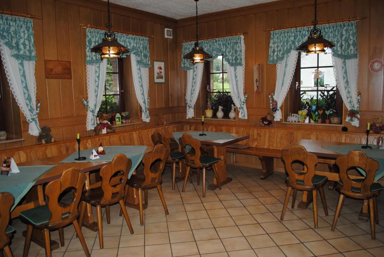 Landhotel "Lichte Aue" Lichtenau Stutzengrun エクステリア 写真