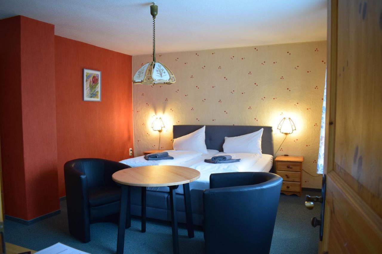 Landhotel "Lichte Aue" Lichtenau Stutzengrun エクステリア 写真