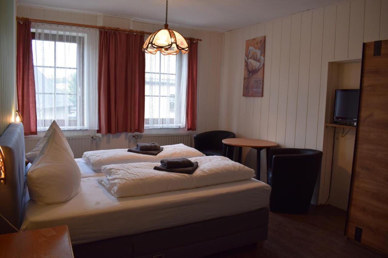 Landhotel "Lichte Aue" Lichtenau Stutzengrun エクステリア 写真