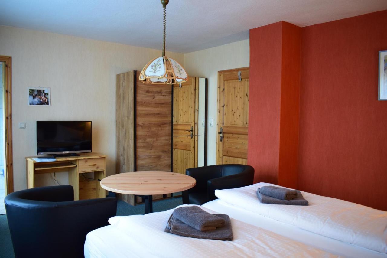 Landhotel "Lichte Aue" Lichtenau Stutzengrun エクステリア 写真